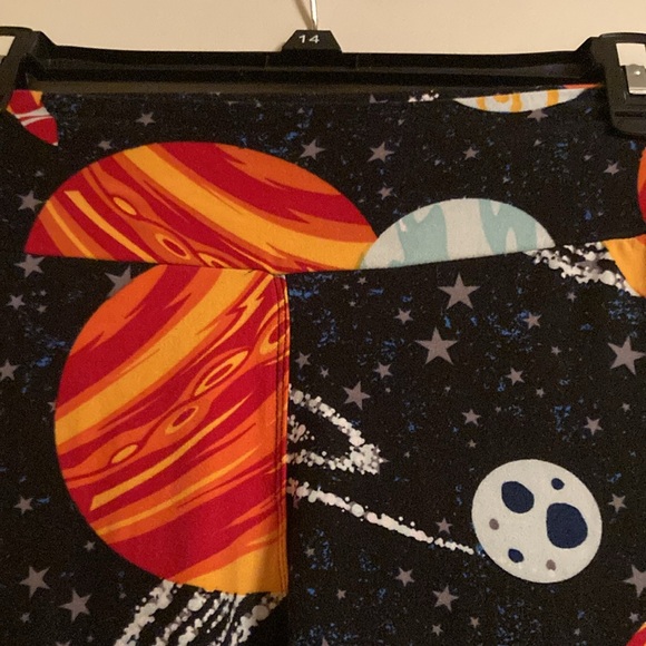 Out of this world leggings! One size - Picture 2 of 3